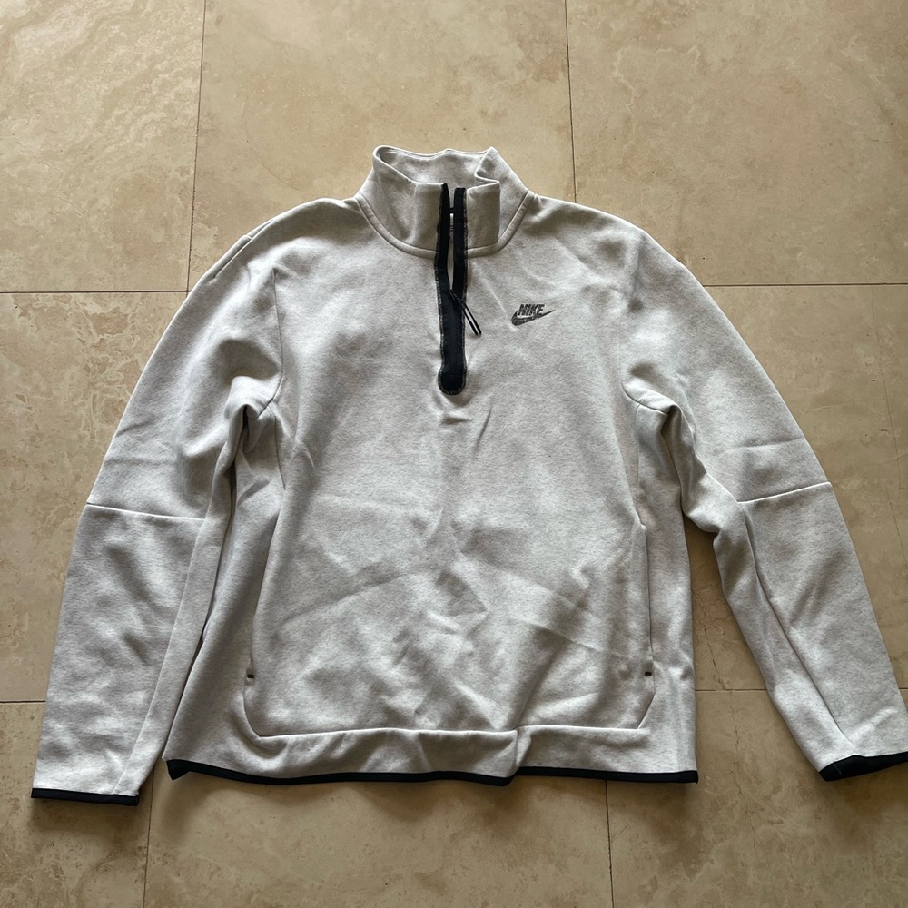 Nike Men’s Light Gray Quarter-Zip Pullover with Black Trim